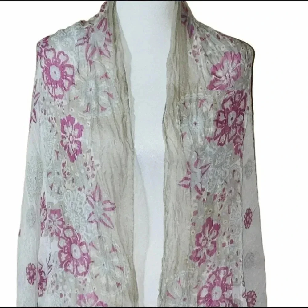 Gorgeous‎ delicate floral scarf/wrap